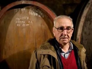 E81BA59F-D367-4E38-8C54-23A8BF15A86C